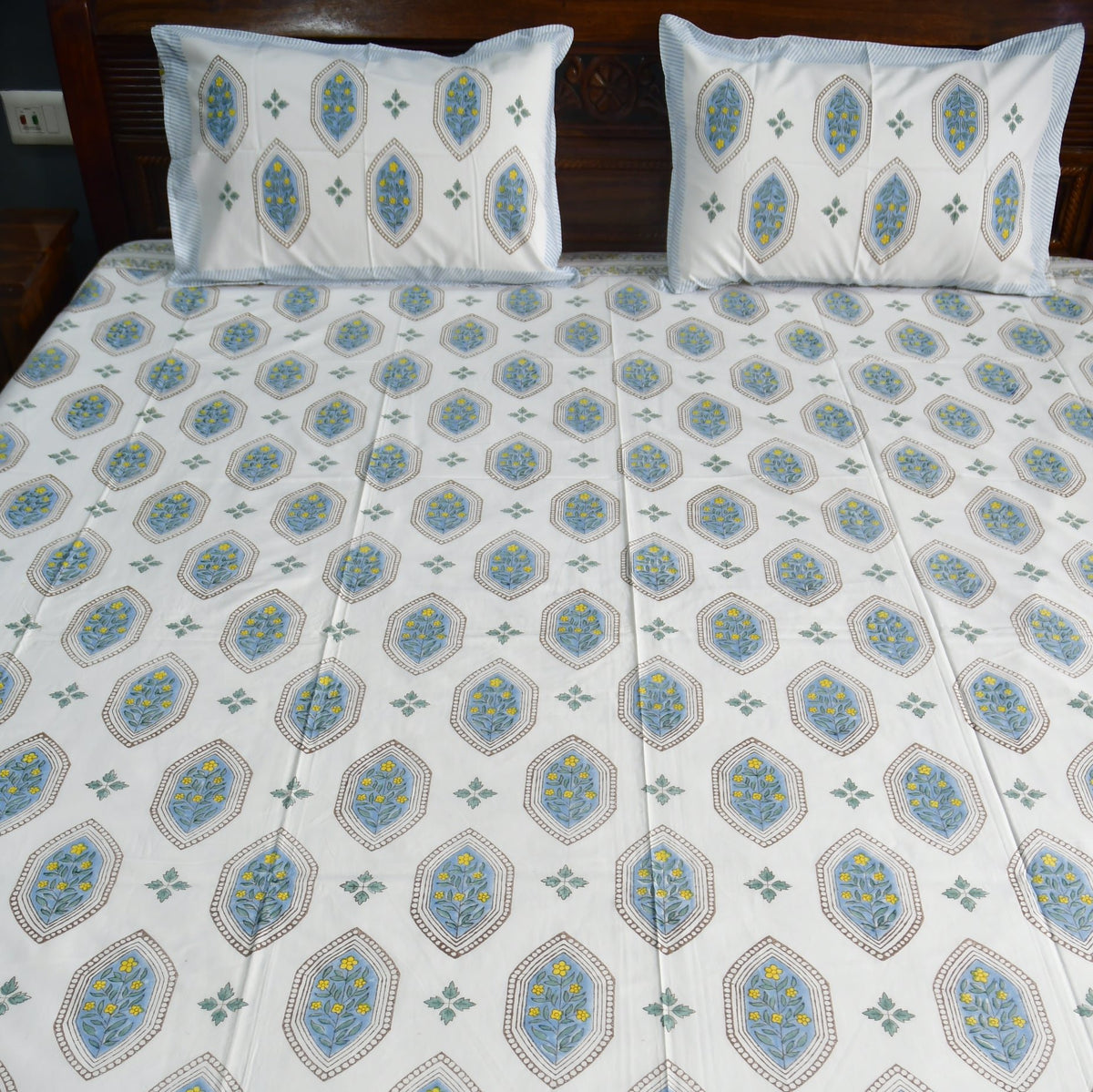 White and premium bedsheet