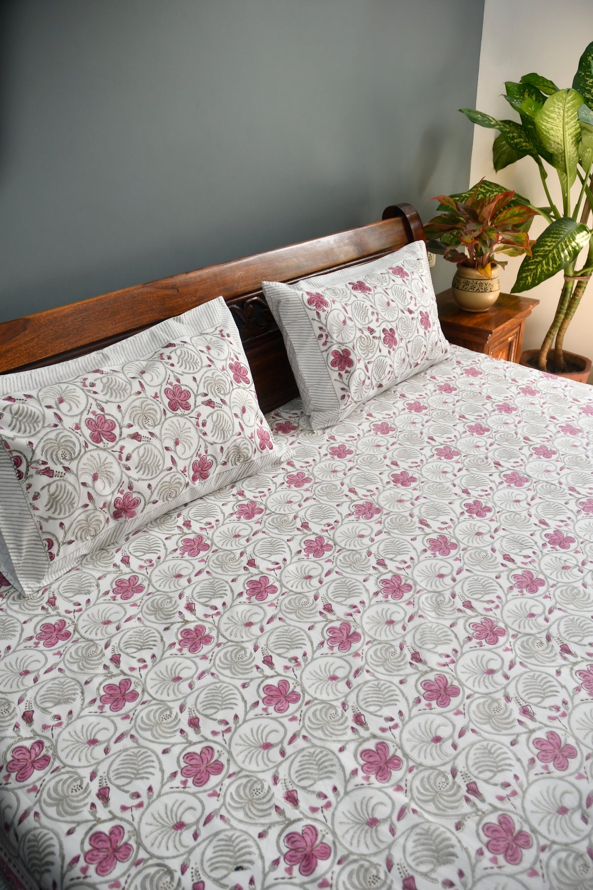 Hibiscus Bloom Bedsheet Preimum cotton