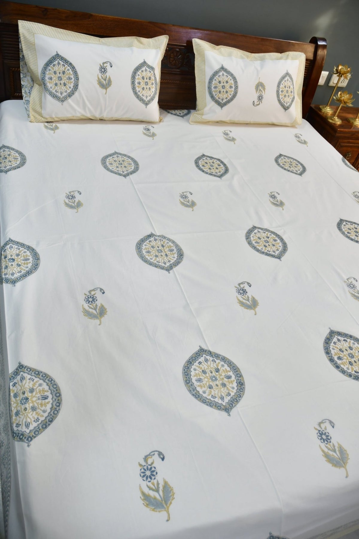 Bedsheet yellow block