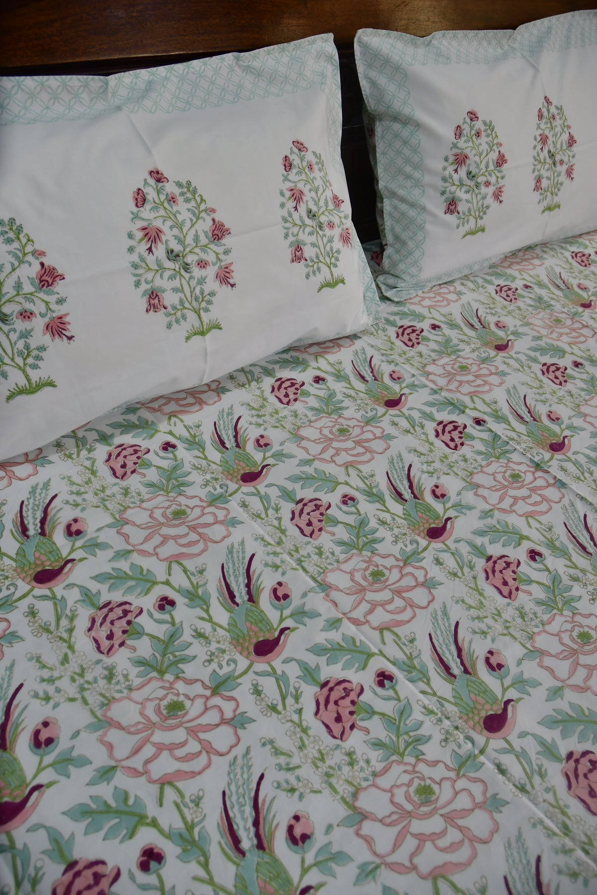 Floral n Bird Handlock Bedsheet - Premium