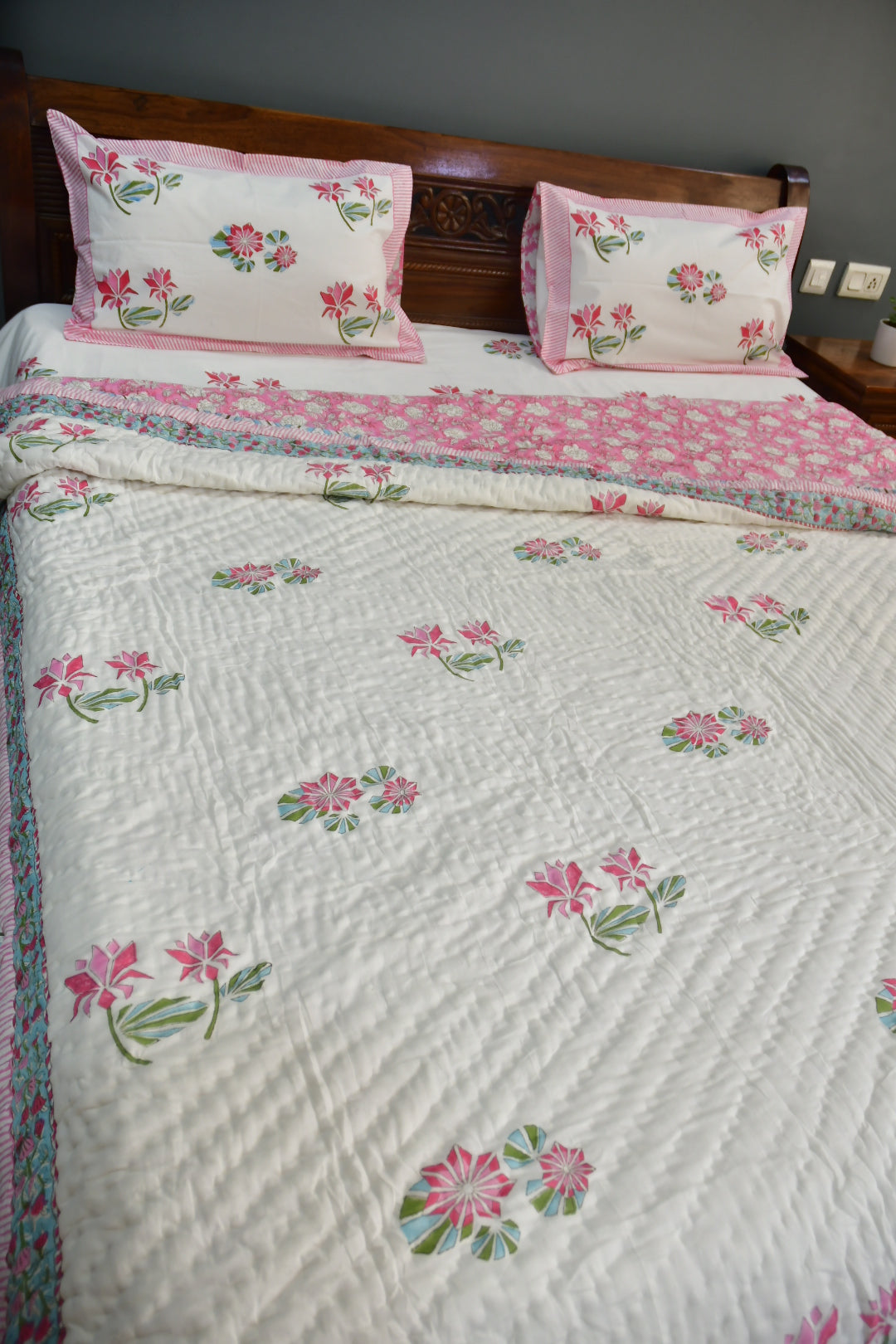 Quilt Pink Lotus Bedding Set