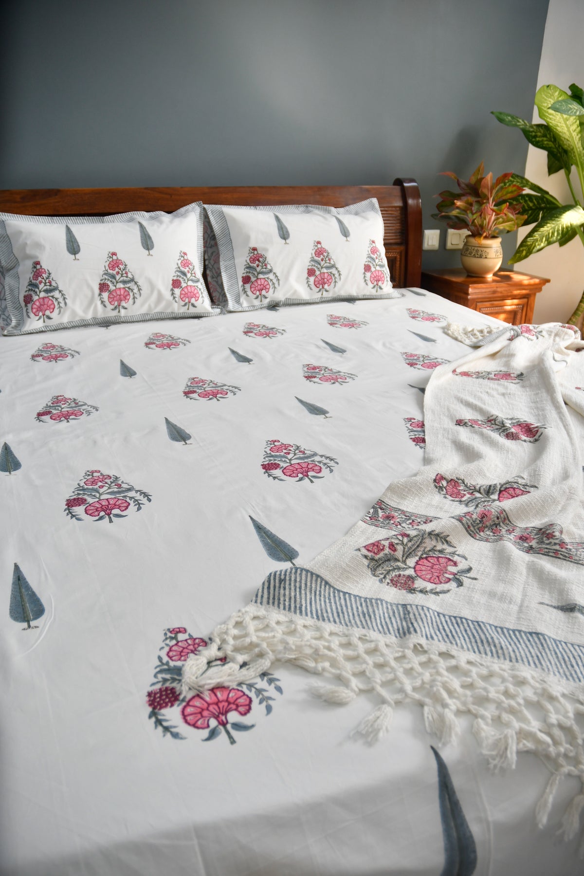 Coral flowers Bedsheet