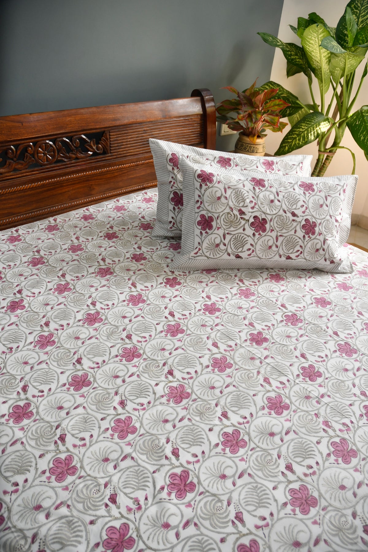 Hibiscus Bloom Bedsheet Pink hand block