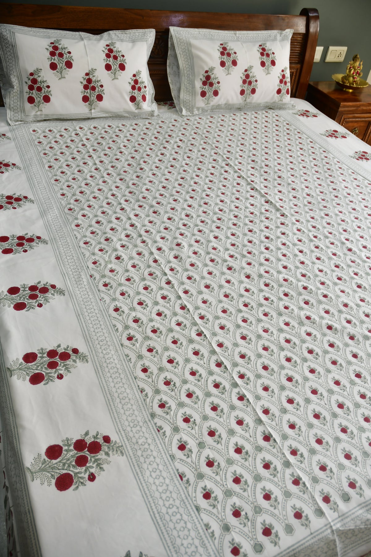 Red Flower Jaal Bed sheet trending