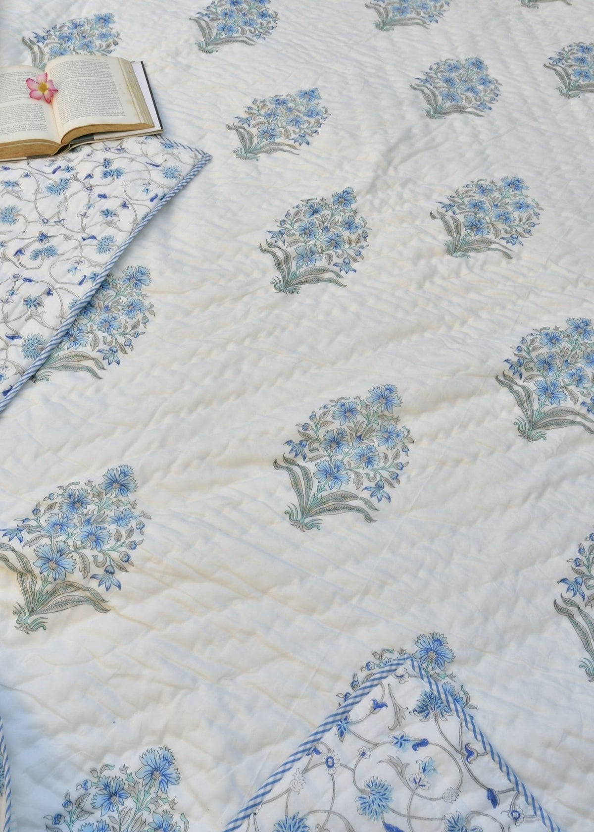 Aasmaani Buta Quilt