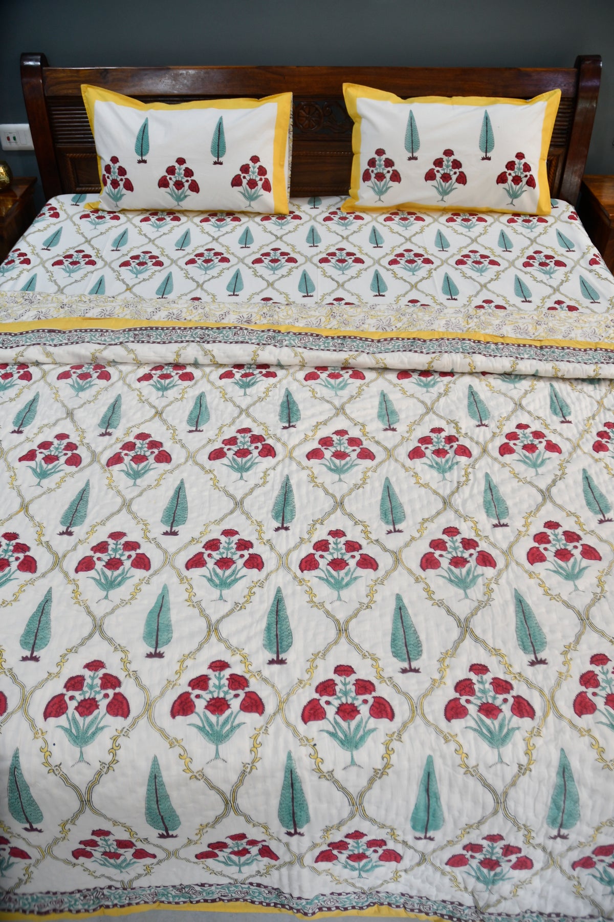 Khushnuma Quilt Red, green, yellow