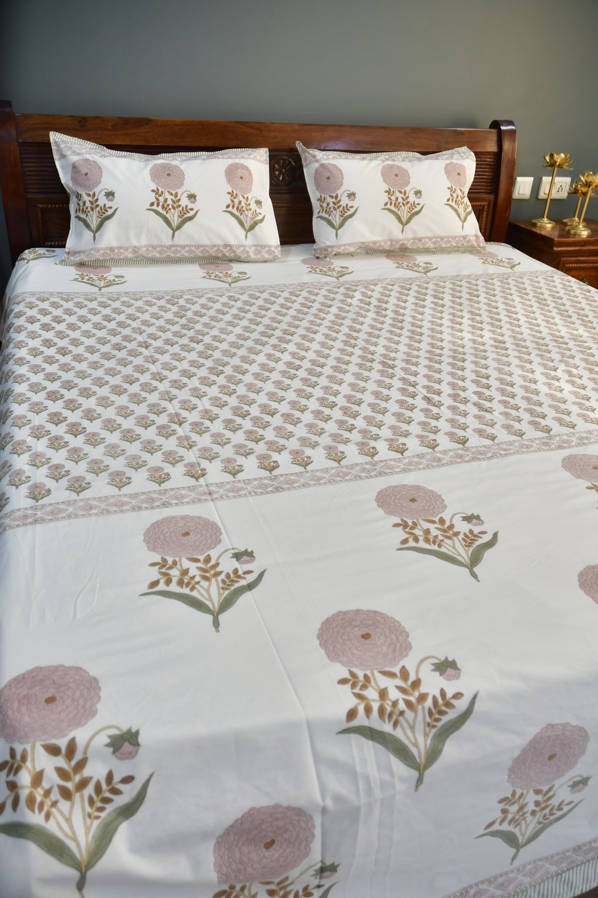 Pink Phool Bedsheet