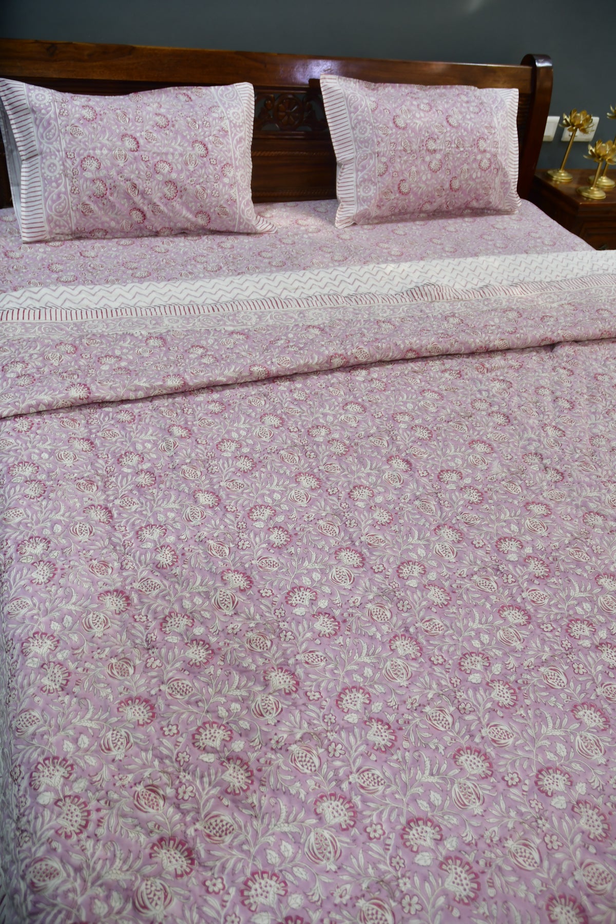 Gulabi Floral Bedding Set: A Blooming Retreat for Your Bedroom